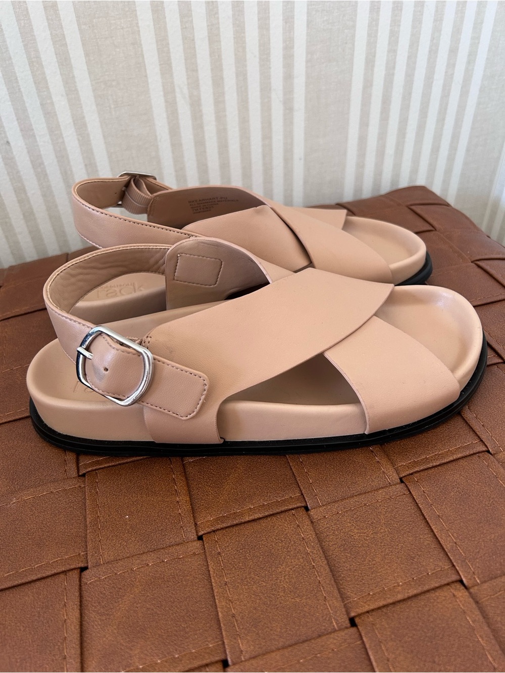 Nordstrom Rack Women’s Vegan Leather Cross-Strap Buckle Sandals in Nude Size 7 - Picture 2 of 5